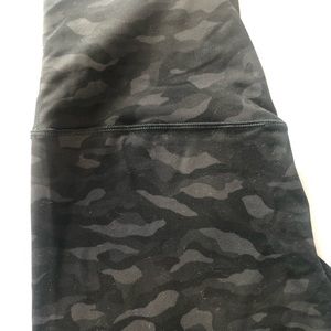 LuLuLemon Align Crop Leggings 21” - size 8!